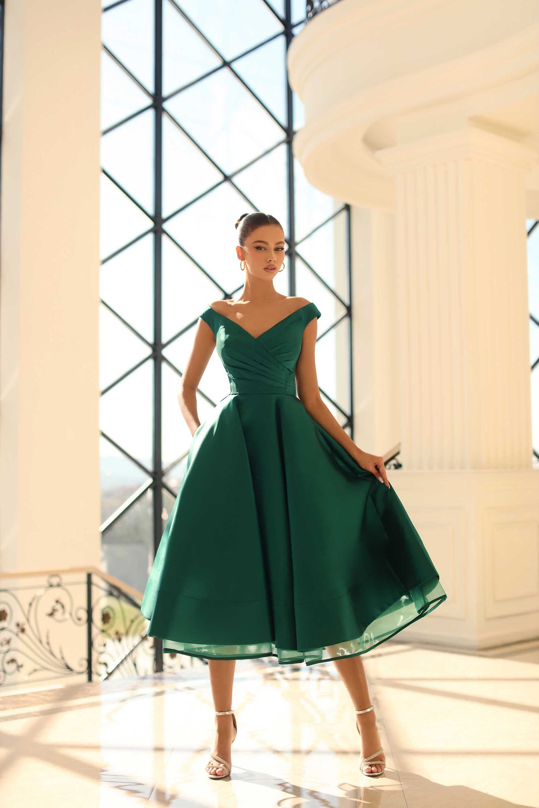 green taffeta dress Laila Maxi Emerald our statement Taffeta Maxi Dress promises to elevate your presence at any evening soiree by creating the perfect and captivating allure Kelly Green Taffeta Tea-length Shirtdress