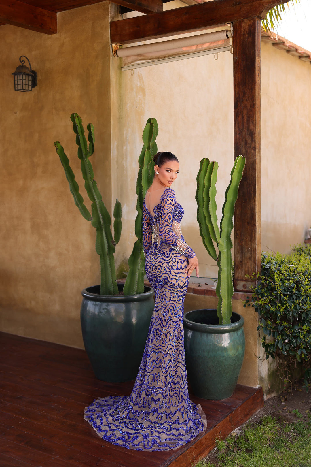 Elegante y Holland AR330475