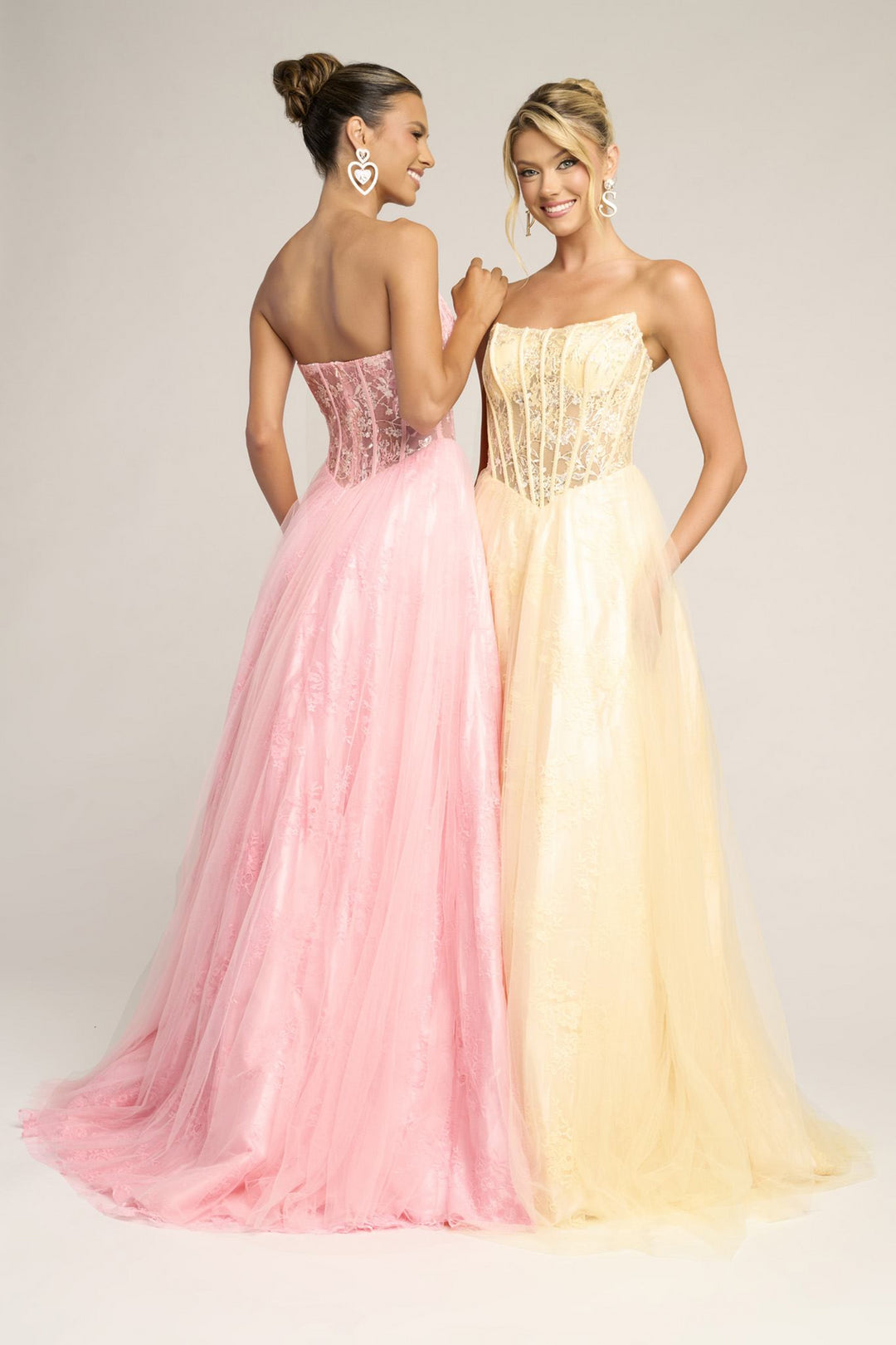 Portia & Scarlett XO023