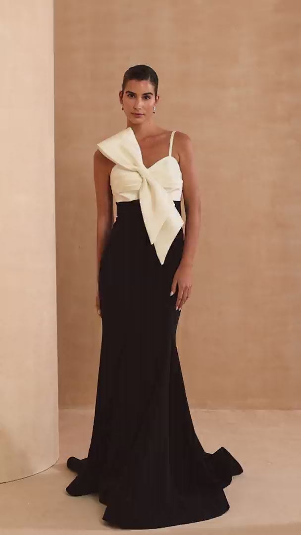 MNM Couture V07400