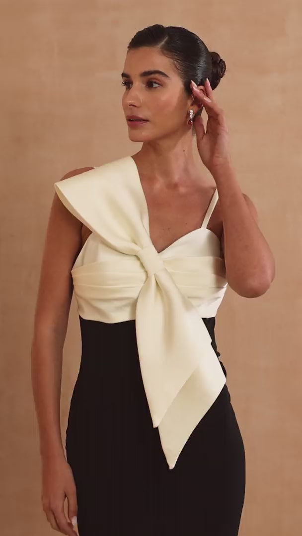 MNM Couture V07400
