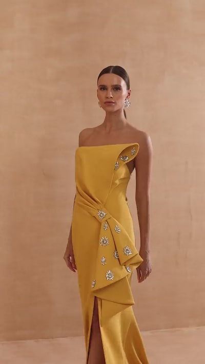 MNM Couture V02031