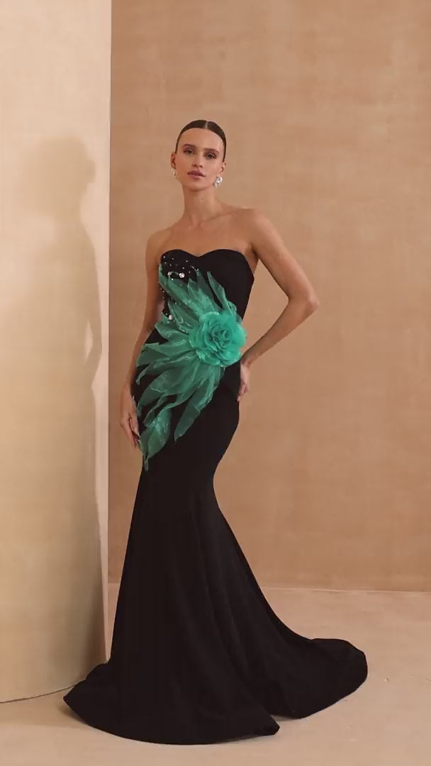 MNM Couture V07399