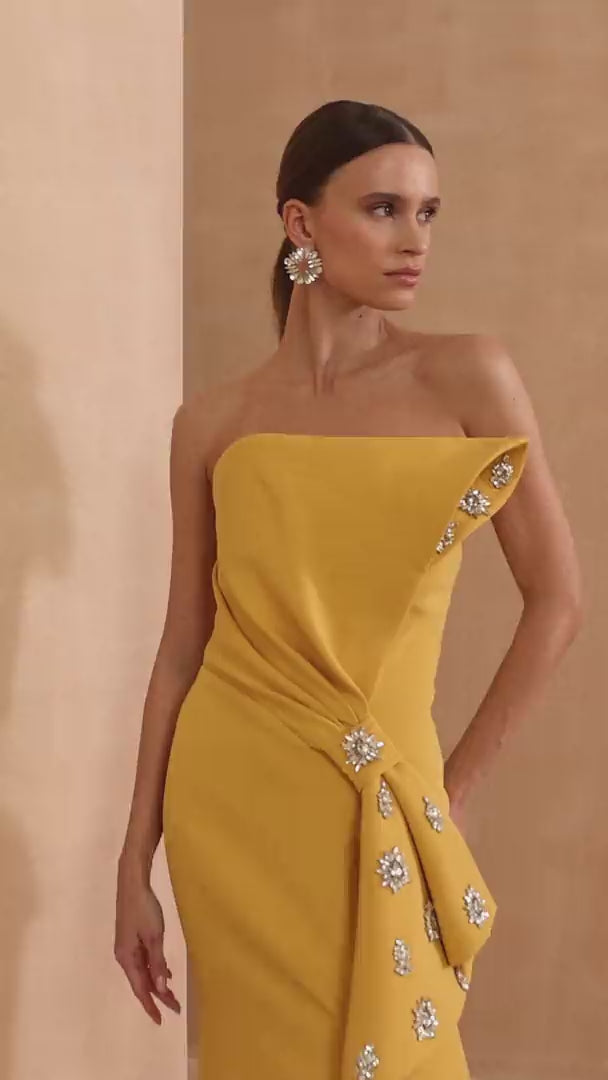 MNM Couture V02031
