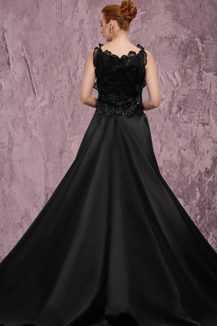 MNM Couture J03186