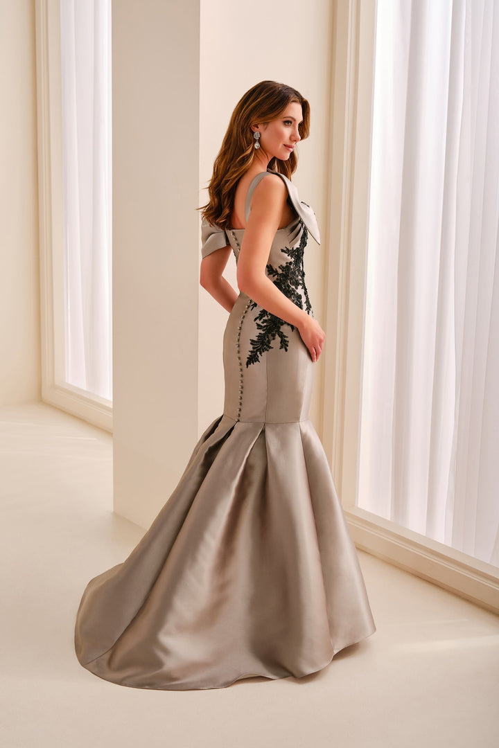 Ivonne D ID2202