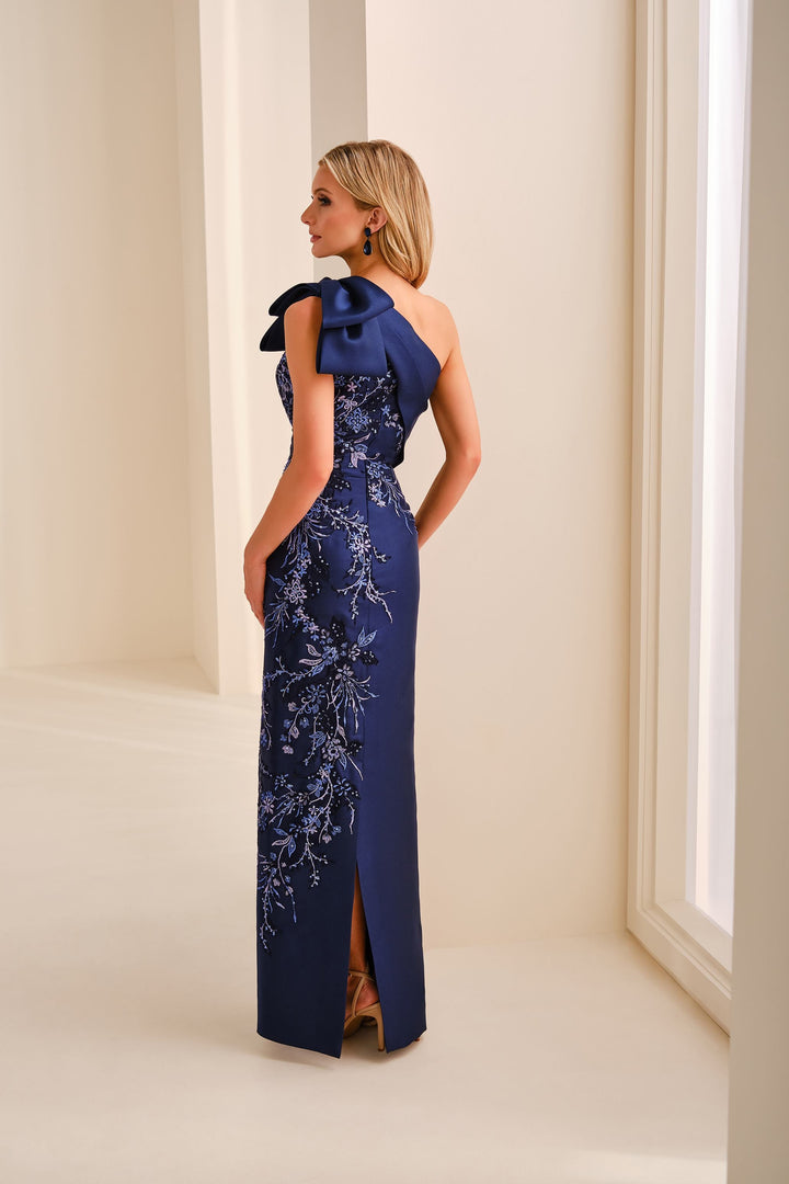 Ivonne D ID2207