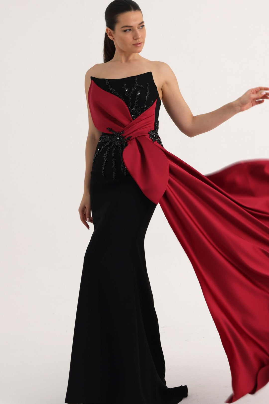 MNM Couture O07861