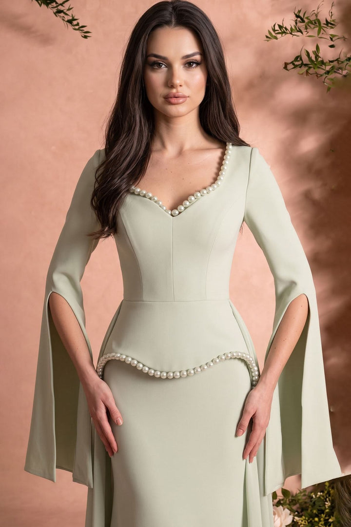 Robe sirène MNM Couture O07826 avec péplum en perles
