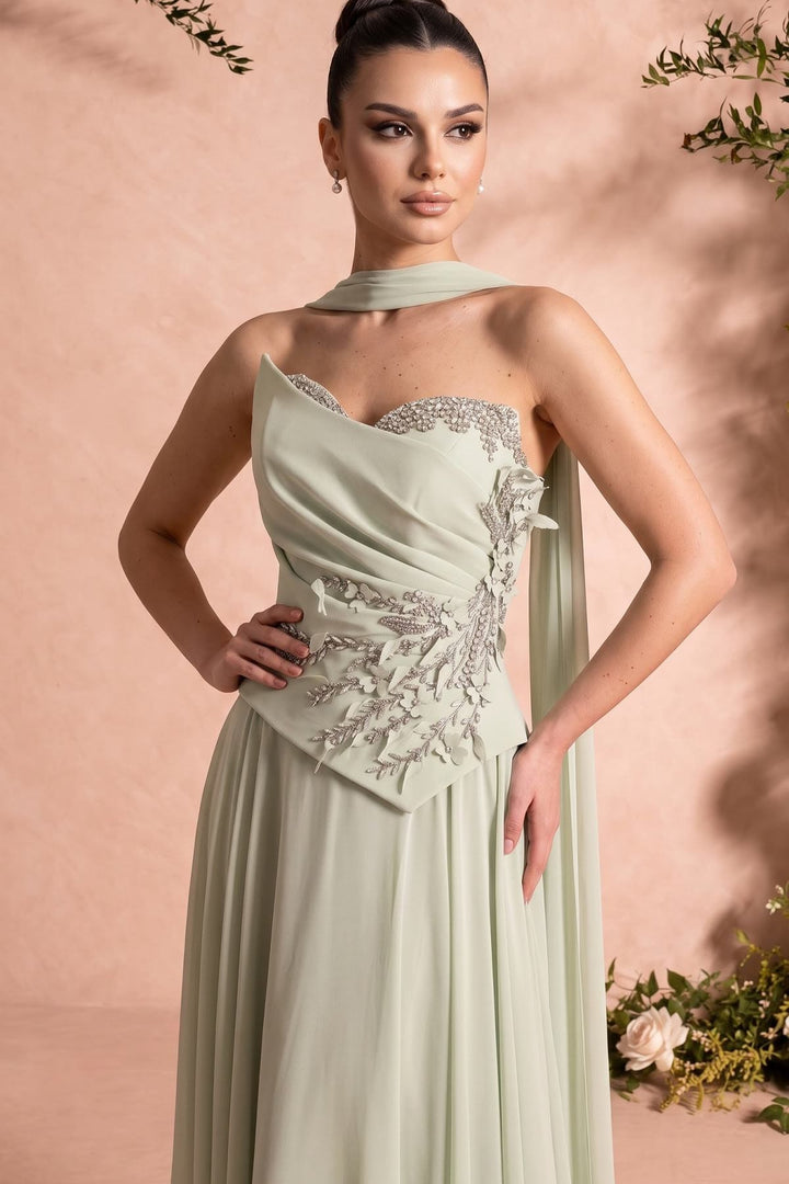 MNM Couture O07856