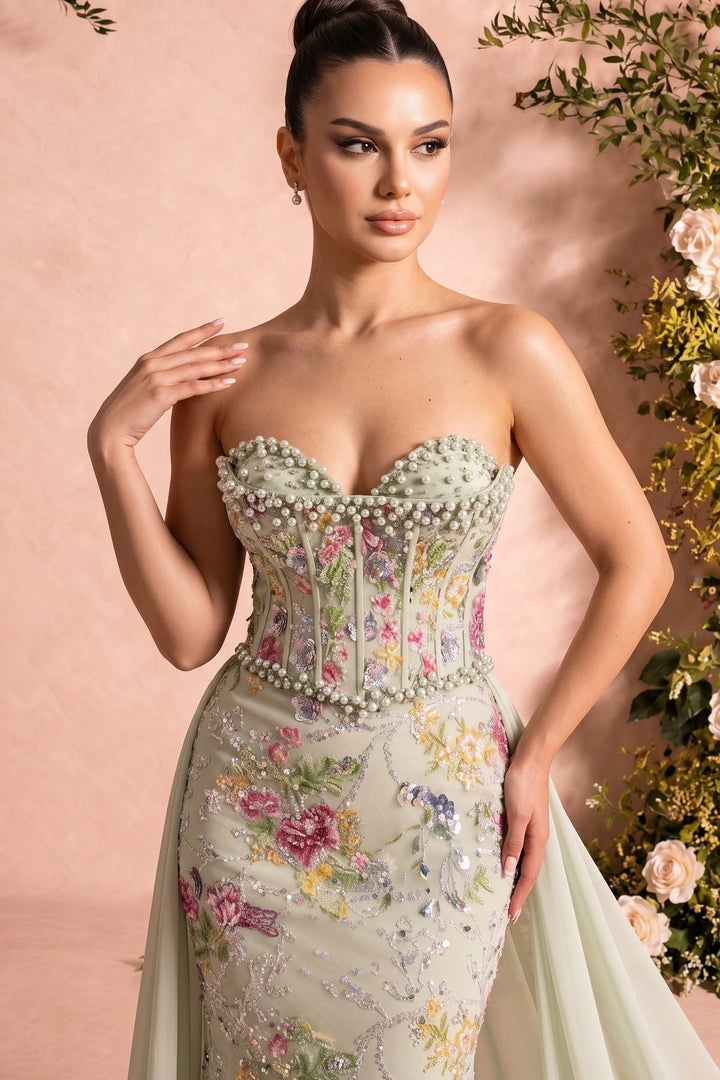 MNM Couture O07858