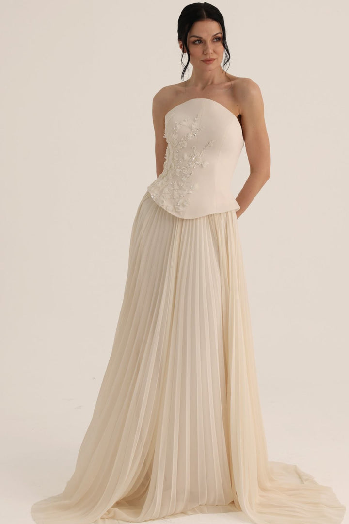 MNM Couture O07860
