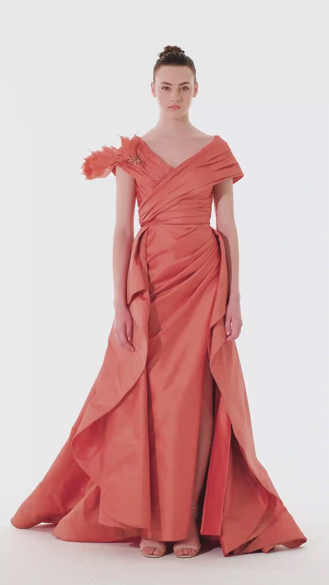 【2025】お歳暮・冬ギフト Tarik Ediz 98221 V-Neck Taffeta Evening Dress with Beaded アート・デザイン・音楽